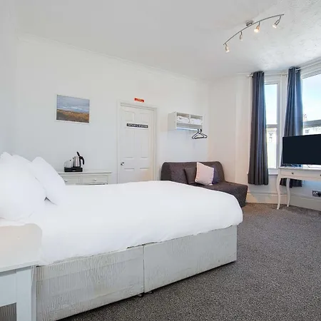 Oyo Pier Hotel Clacton-on-Sea Exterior photo